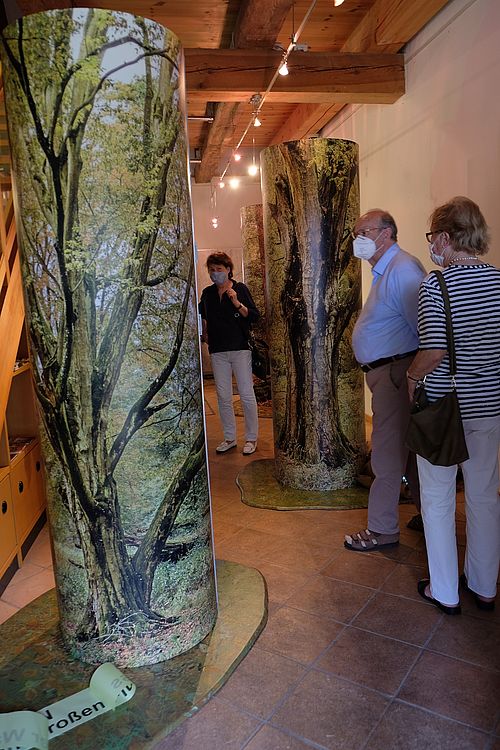 Menschen in der Ausstellung