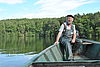 Fischer Weidner in seinem Kahn auf dem Hammersee bei strahlendem Wetter