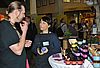Katrin Wagner vom Cafe Marmelo zusammen mit dem Naturpark auf der Grünen Woche im Kundengespräch bei der Verkostung von Marmeladen